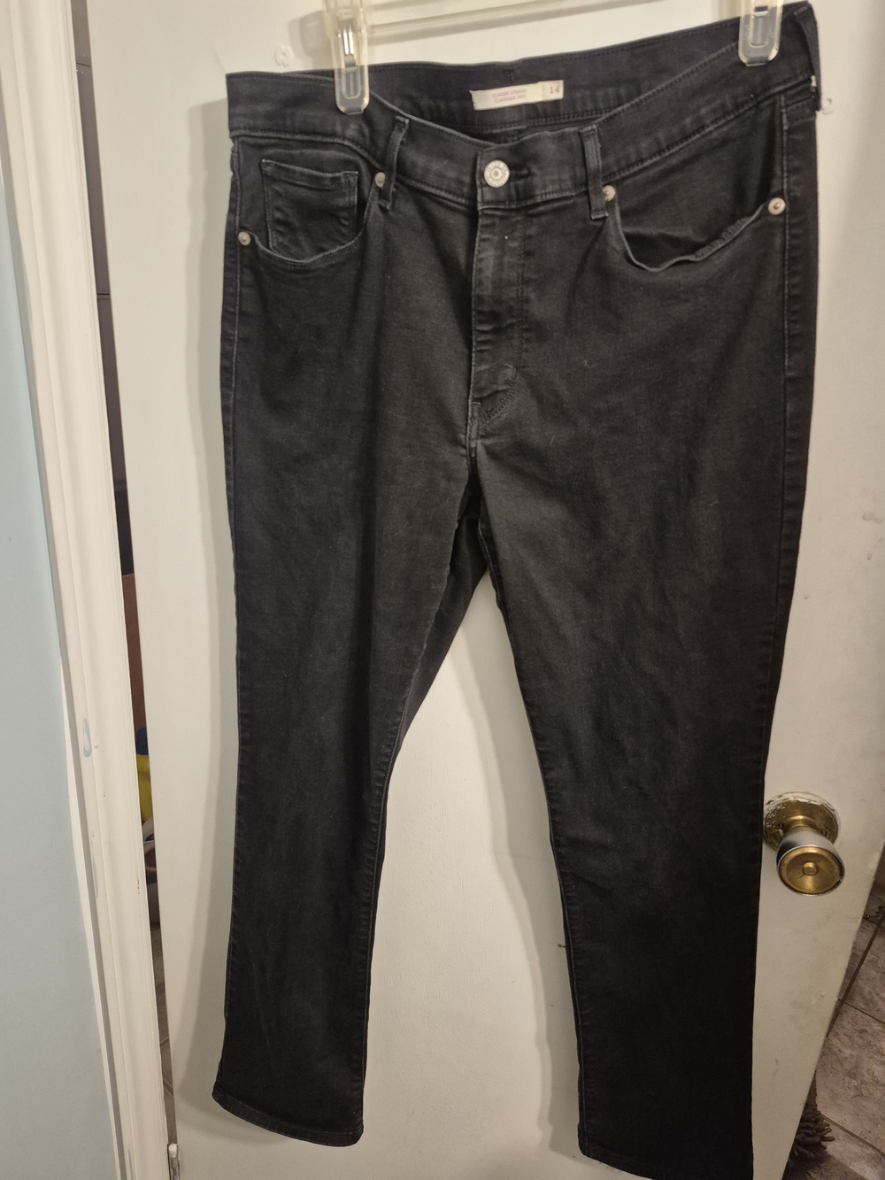 Levi's Women's Straight Leg Jeans in Black